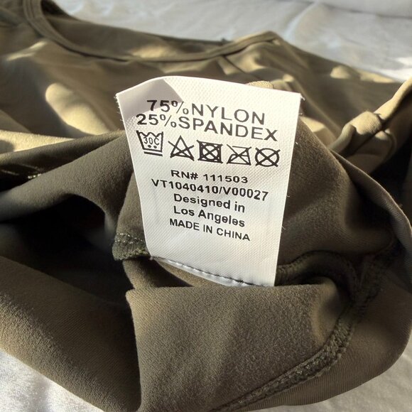 LiCi Fit Crop Top - Picture 3 of 4